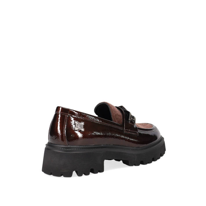 Καφέ loafer λουστρίνι