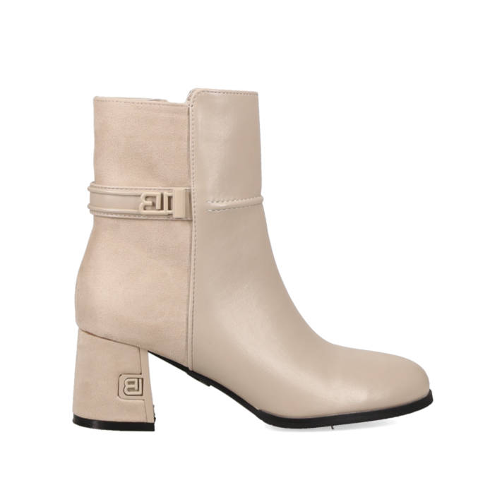 Εκρού μποτάκι