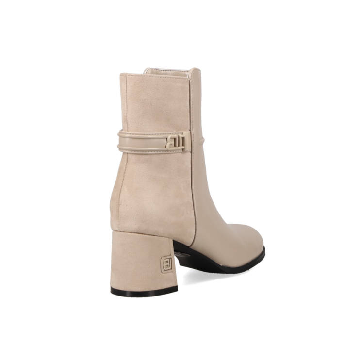 Εκρού μποτάκι