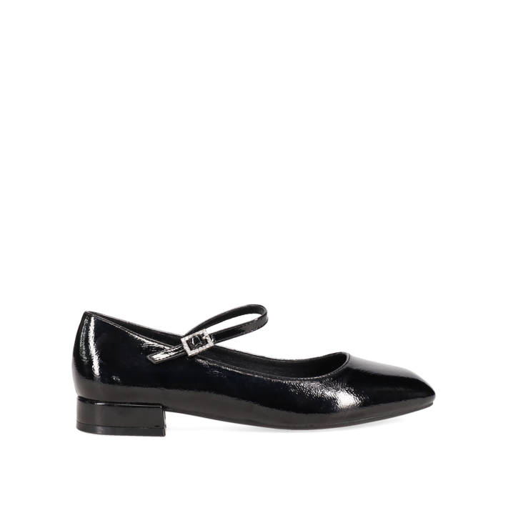 Black patent ballet flat