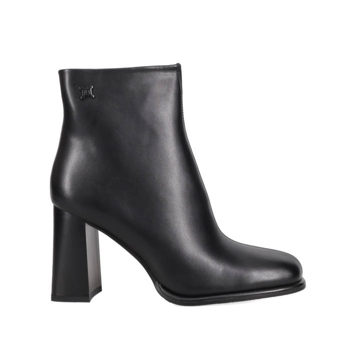 Μαύρο μποτάκι