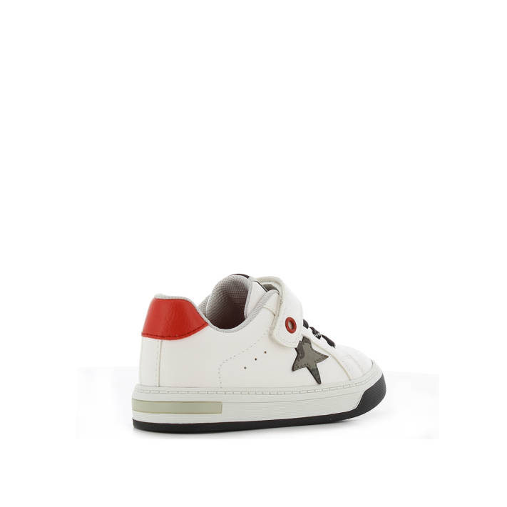 Kids white sneaker