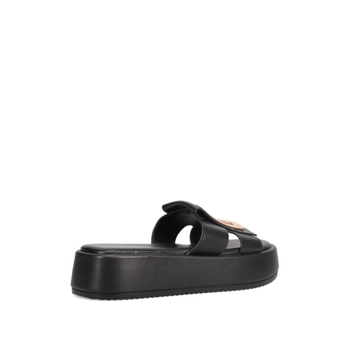 Black flatform sandal
