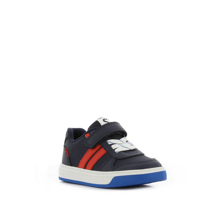 Kid''s black sneaker