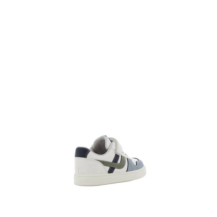 Λευκό παιδικό sneaker