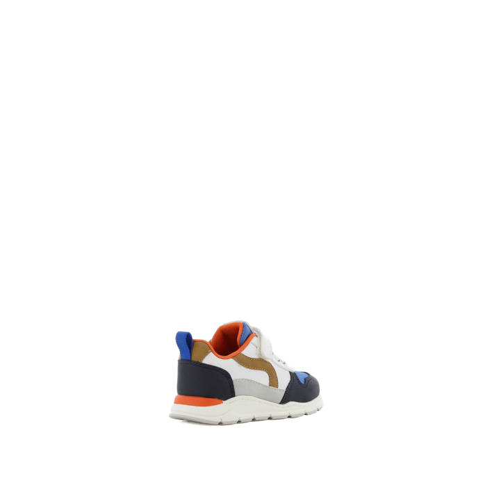 Λευκό παιδικό sneaker