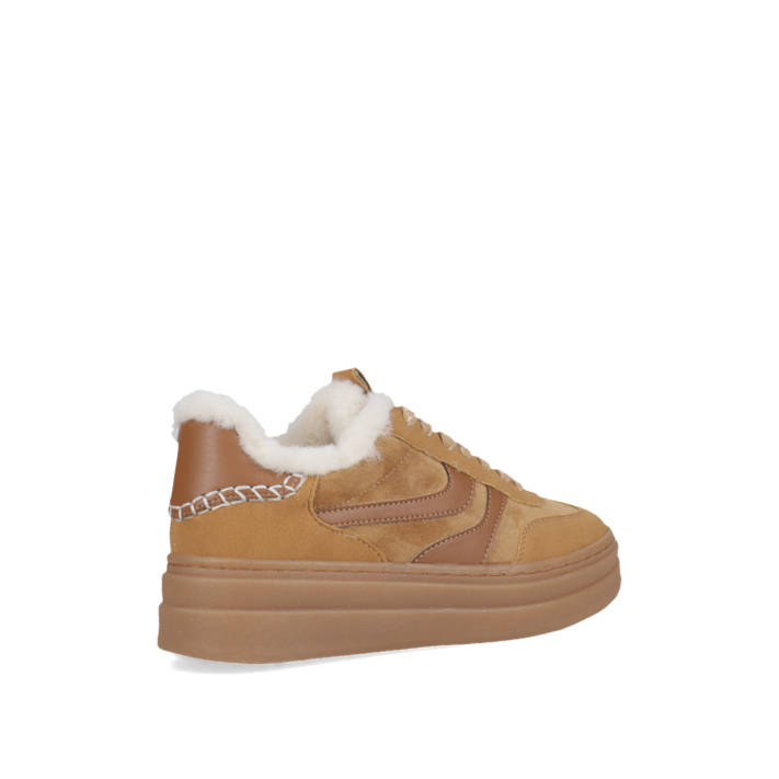 Camel sneaker