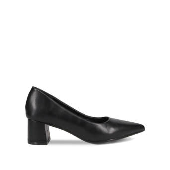 Black leather pump