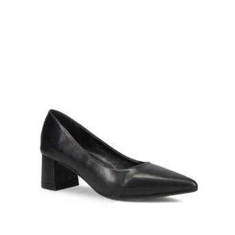 Black leather pump