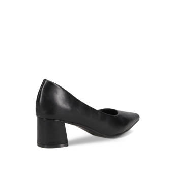 Black leather pump