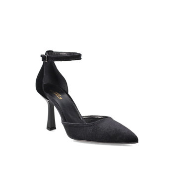 Black velvet pump