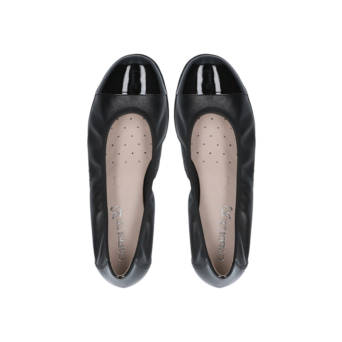 Black leather ballet flat