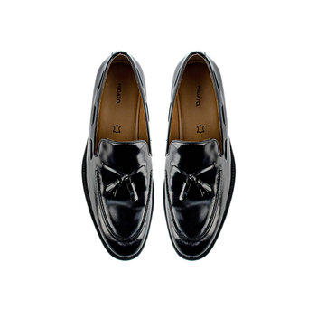 Ανδρικά μαύρα δερμάτινα loafers με φουντάκια