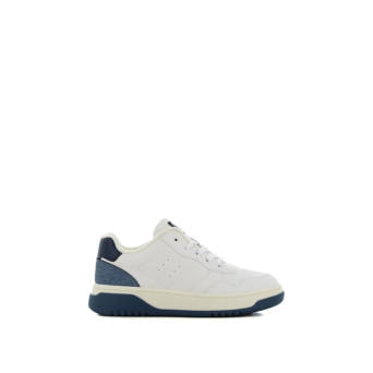 Kid''s white sneaker