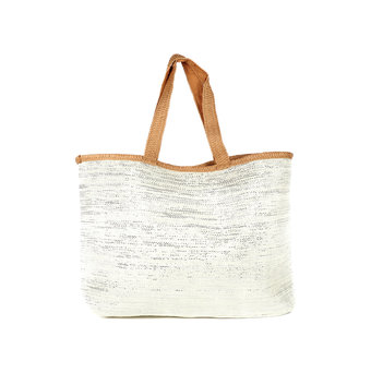 White straw shoulder bag