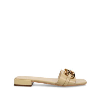 Beige sandal with pearl effect and chain