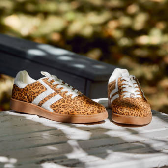 Animal print sneaker