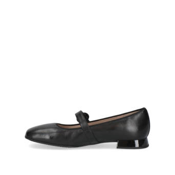 Black leather ballet flat