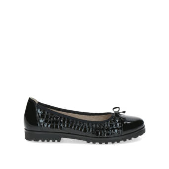 Black leather ballet flat