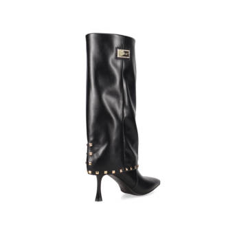 Black boot with gaiter