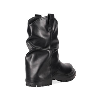 Black boot with gaiter