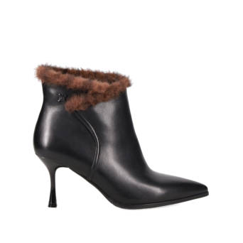 Μαύρο μποτάκι