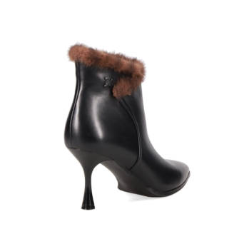 Μαύρο μποτάκι