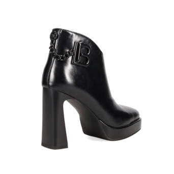 Μαύρο μποτάκι