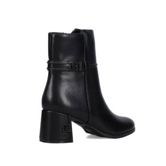 Μαύρο μποτάκι