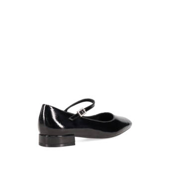 Black patent ballet flat