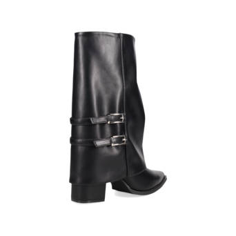 Black boot with gaiter