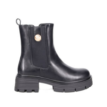 Black chelsea bootie