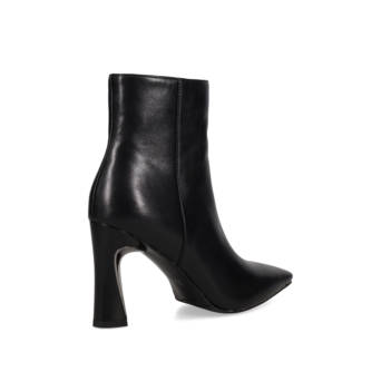 Μαύρο μποτάκι