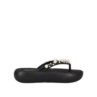 Black chunky flip flop