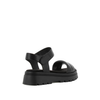 Black flatform sandal