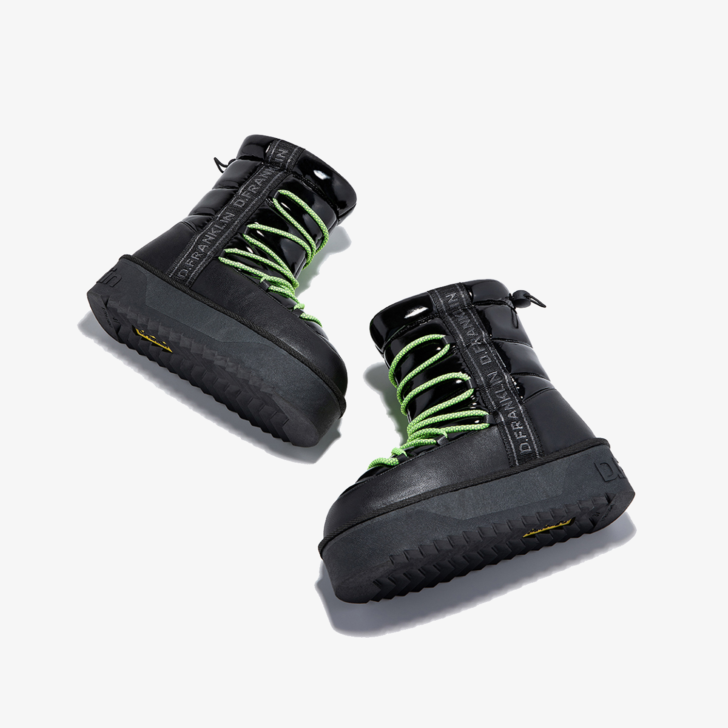 Μαύρο μποτάκι με πλατφόρμα φωτογραφία