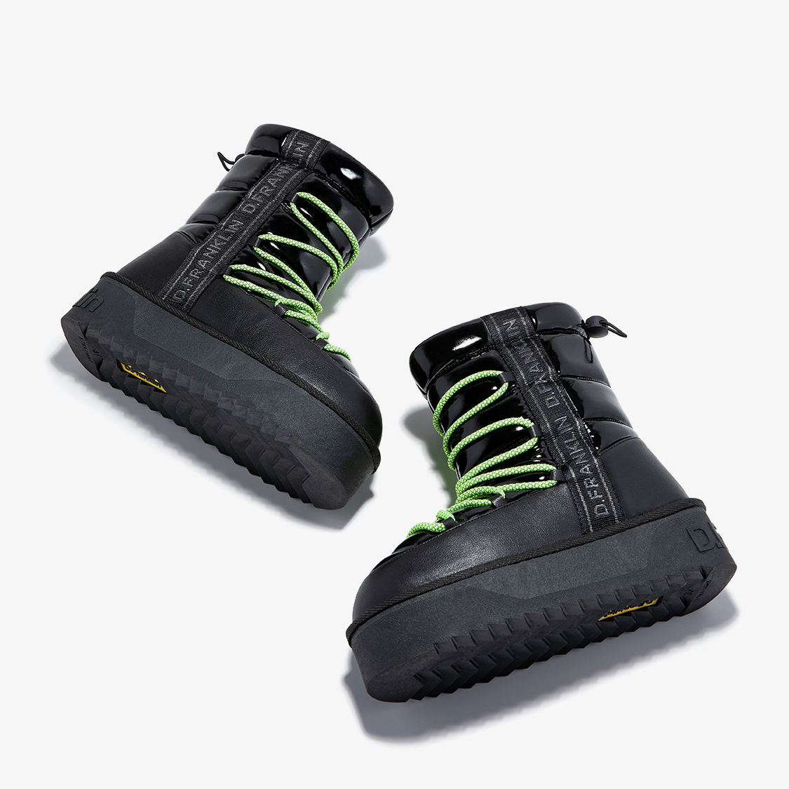 Μαύρο μποτάκι με πλατφόρμα φωτογραφία