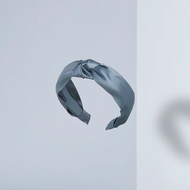 JUST SILK - ΣΗΜΑΝΤΙΚΟ: Σε περίπτωση διαφοράς τιμής από το κατάστημα ισχύει παντα και μόνο η τιμή του καταστήματος Πετρόλ μεταξωτή στέκα μαλλιών