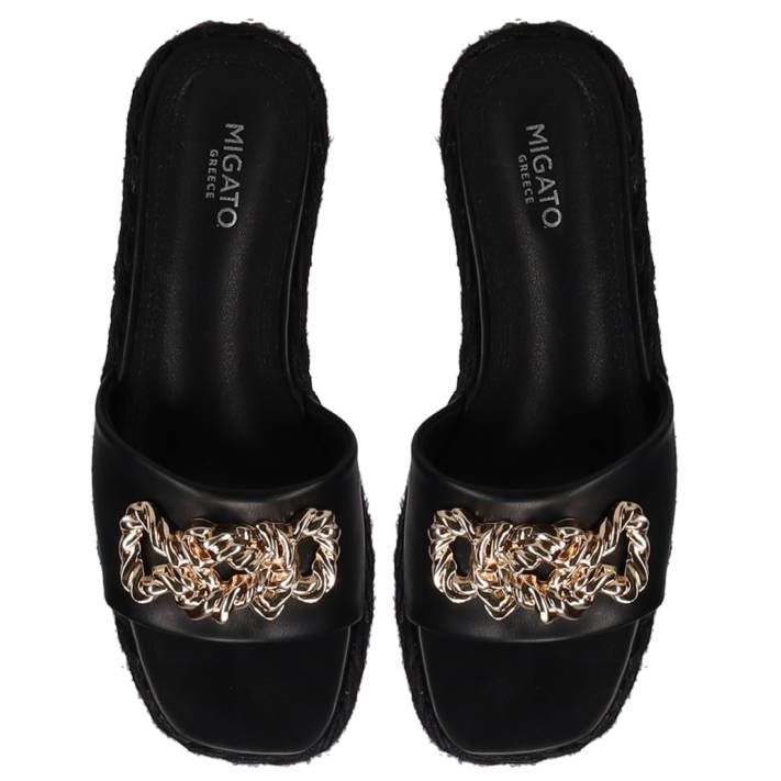 Black flatform sandal