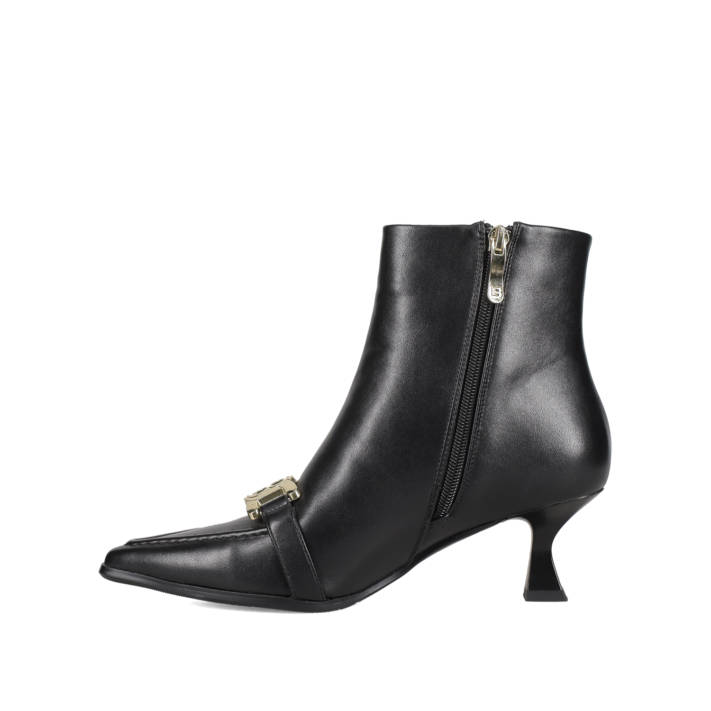 Black pointy bootie