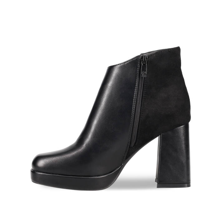 Μαύρο μποτάκι