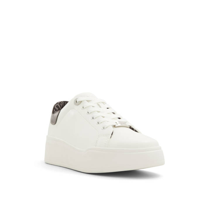 White sneaker NINY