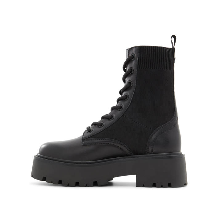 Μαύρο δερμάτινο μποτάκι TALALERYKNIT