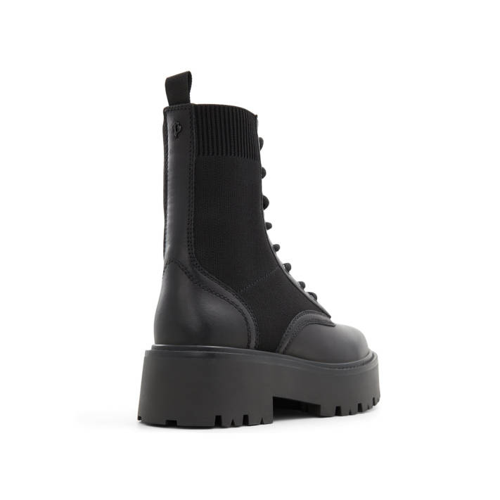 Μαύρο δερμάτινο μποτάκι TALALERYKNIT