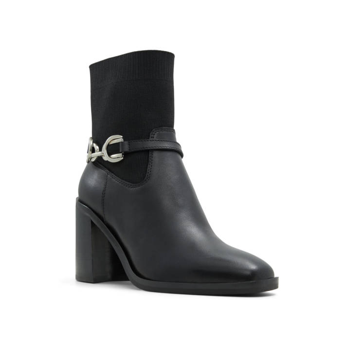 Μαύρο δερμάτινο μποτάκι WYLACLYA