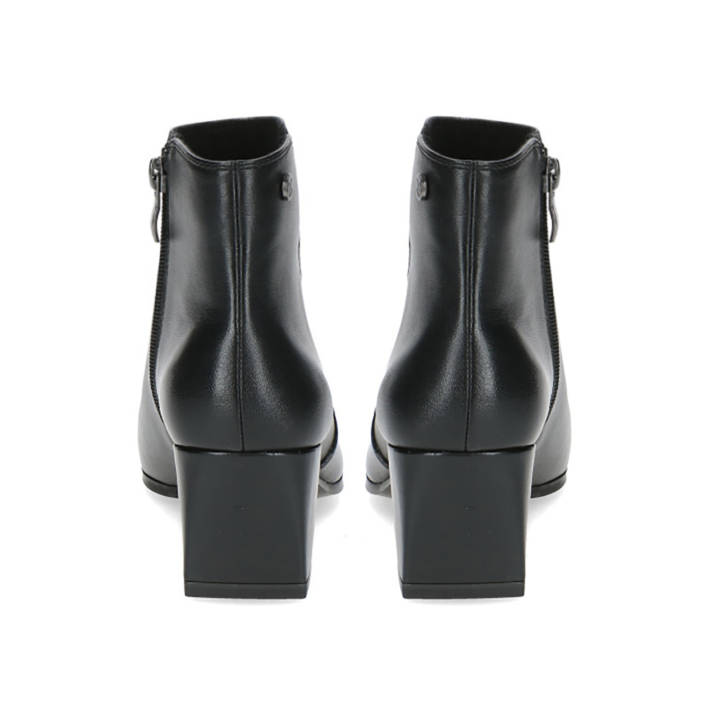 Μαύρο δερμάτινο μποτάκι