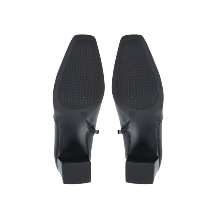 Μαύρο δερμάτινο μποτάκι