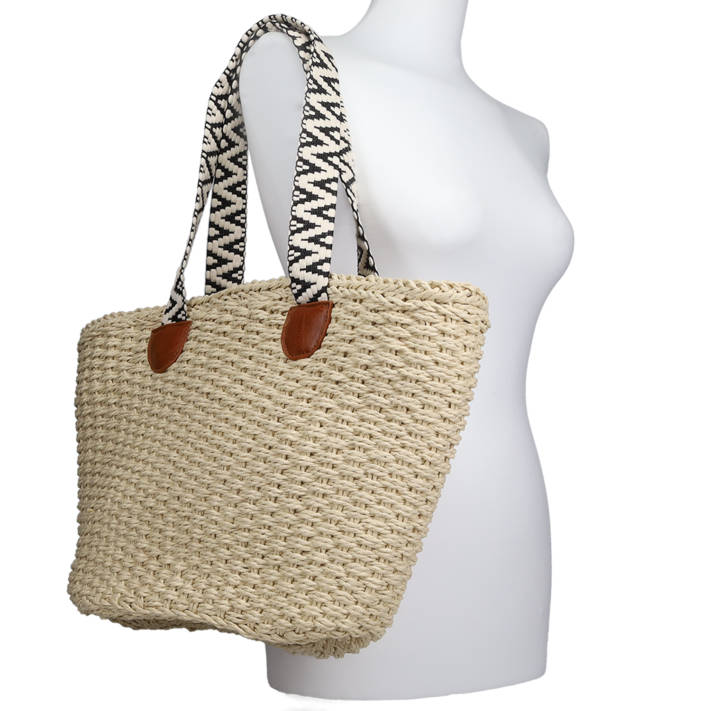 Beige straw shoulder bag
