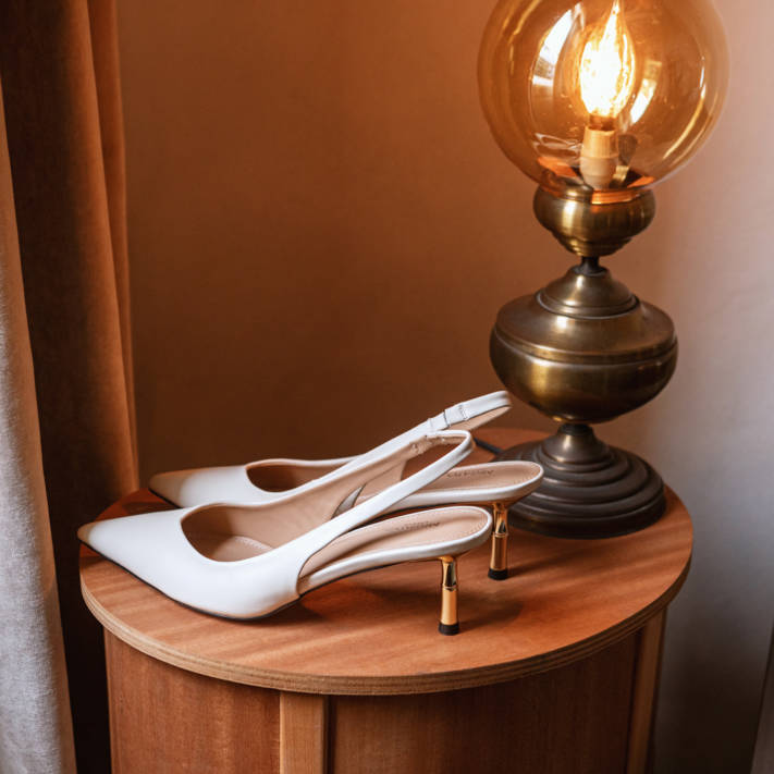 Εκρού εξώφτερνη γόβα