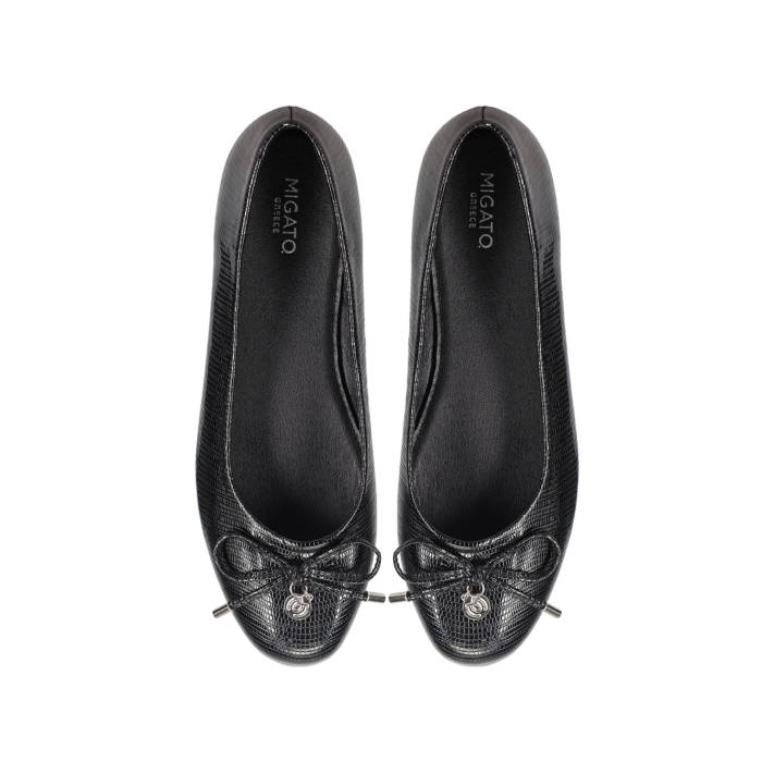 Black ballet flat